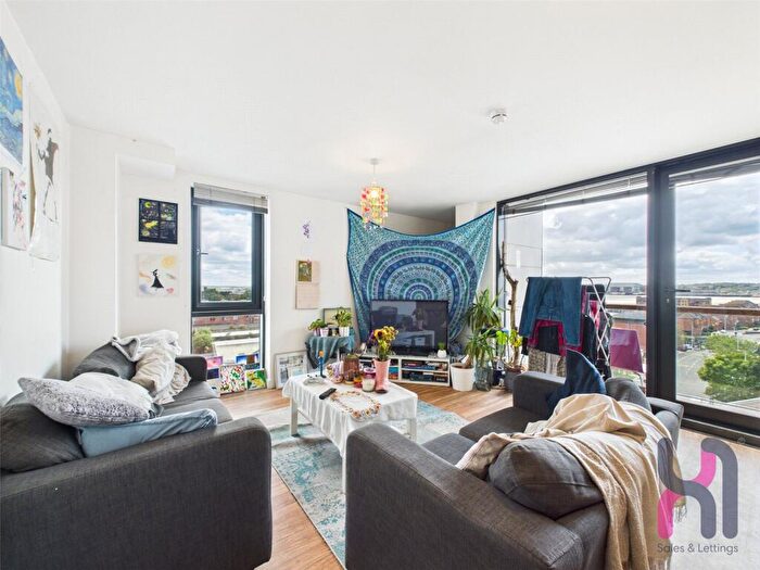 3 Bedroom Flat To Rent In The Courtyard, Stanhope St, Liverpool, L8