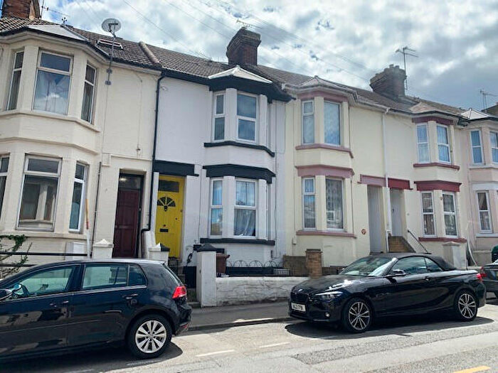 1 Bedroom Flat To Rent In Richmond Road, Gillingham, Kent, ME7