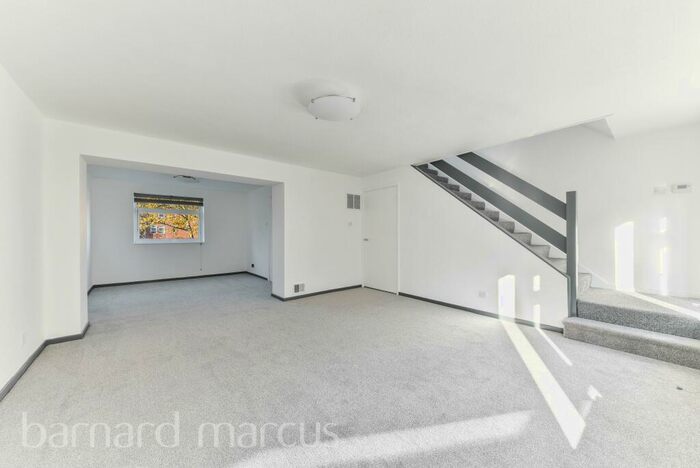 2 Bedroom Maisonette To Rent In Cotelands, Croydon, CR0