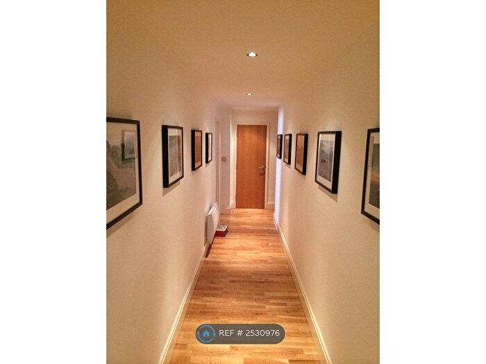 2 Bedroom Flat To Rent In Tanyard House, Brentford, TW8