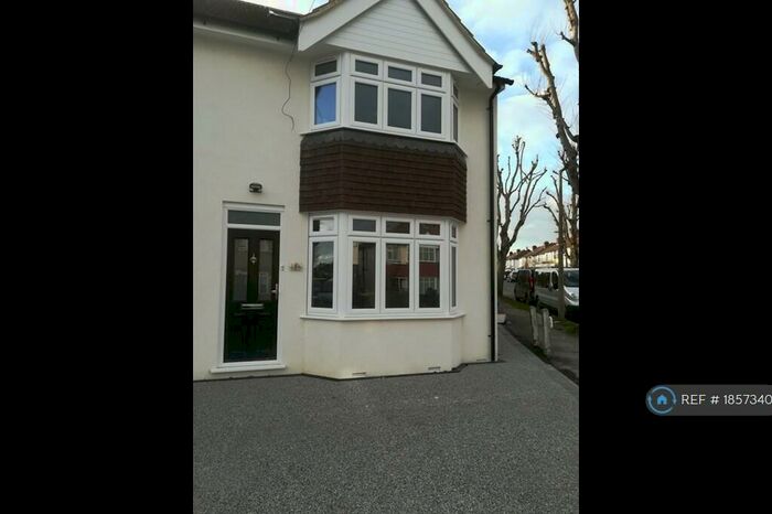 2 Bedroom Flat To Rent In Cheam Sutton, Sutton, SM3