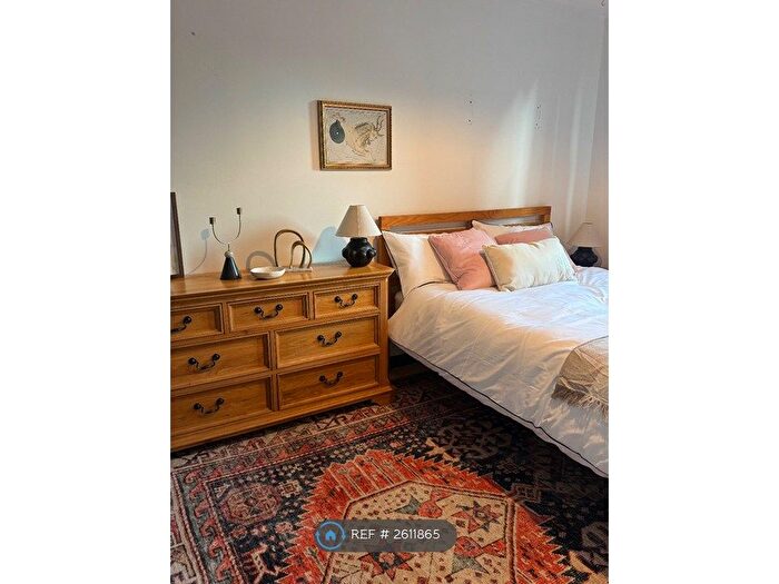 3 Bedroom Semi-Detached House To Rent In St. Annes Close, Winchester, SO22