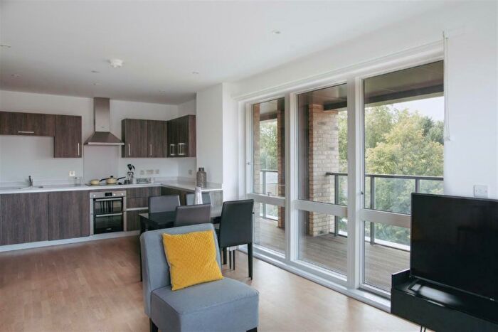 2 Bedroom Flat To Rent In Solomon Way, London, E1