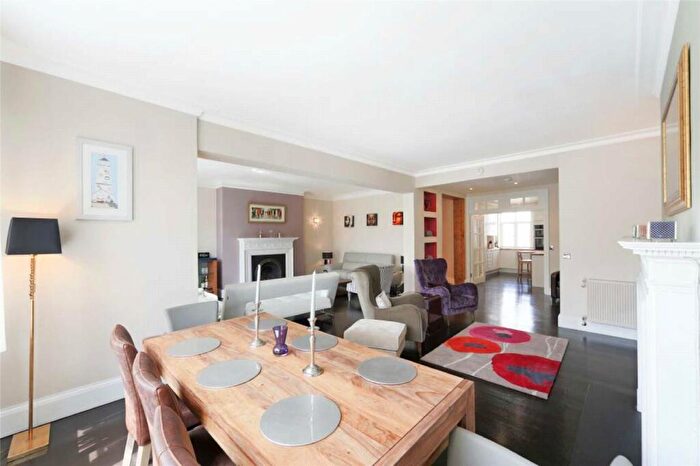 3 Bedroom Apartment To Rent In Clifton Court, Northwick Terrace, St Johns Wood, London, NW8