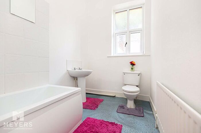 2 Bedroom Flat For Sale In Cavendish Road, Bournemouth, BH1