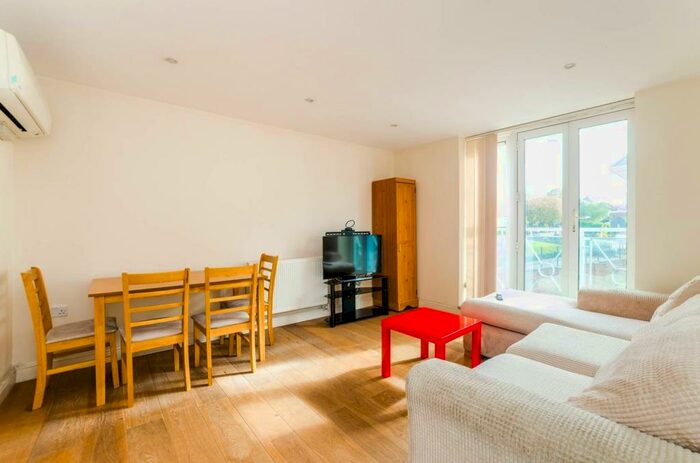 2 Bedroom Apartment To Rent In Richmond Court, High Street, London, N8