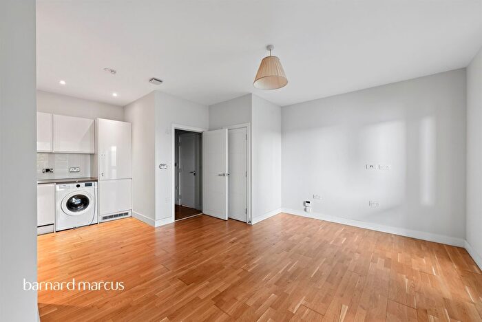 Studio For Sale In Staines Road West, Sunbury-On-Thames, TW16