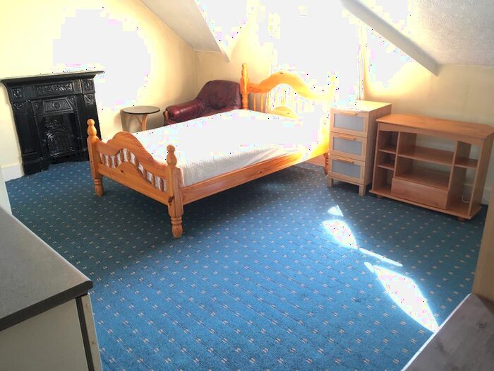 Studio To Rent In Very Near Hastings Road Area, Ealing, W13