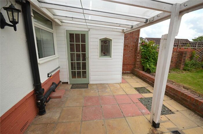 2 Bedroom Bungalow For Sale In Emerald Road, Luton, Bedfordshire, LU4