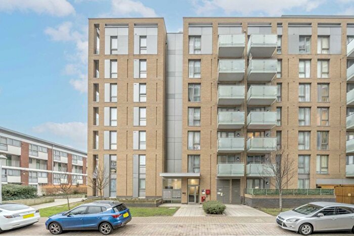 2 Bedroom Flat To Rent In Robsart Street, London, SW9