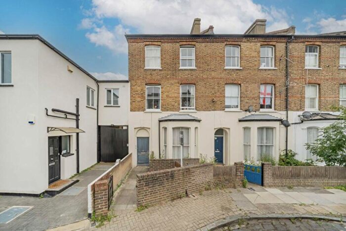 4 Bedroom Flat To Rent In Charteris Road, London, N4