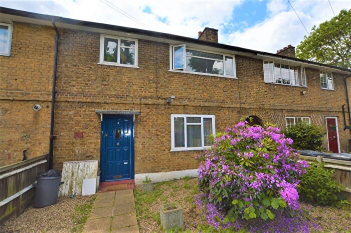 4 Bedroom Flat To Rent In Mallory Close, London, SE4