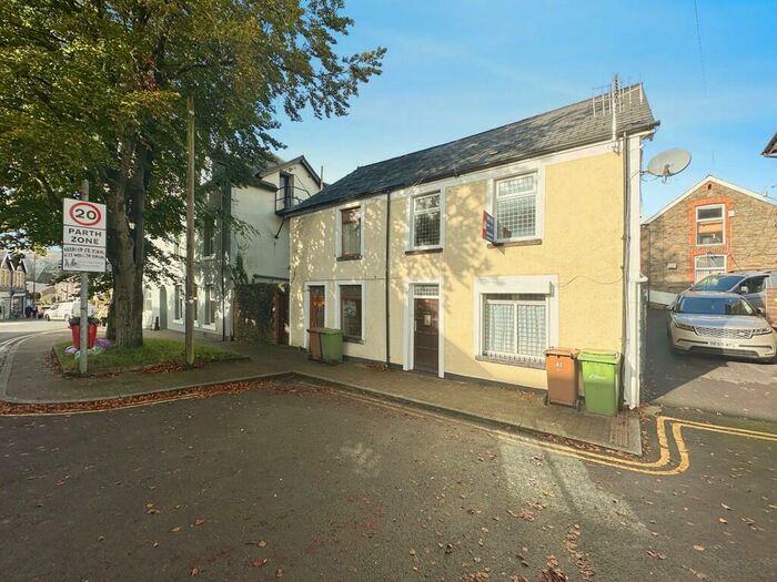 2 Bedroom End Of Terrace House To Rent In Bedwlwyn Road, Ystrad Mynach, CF82