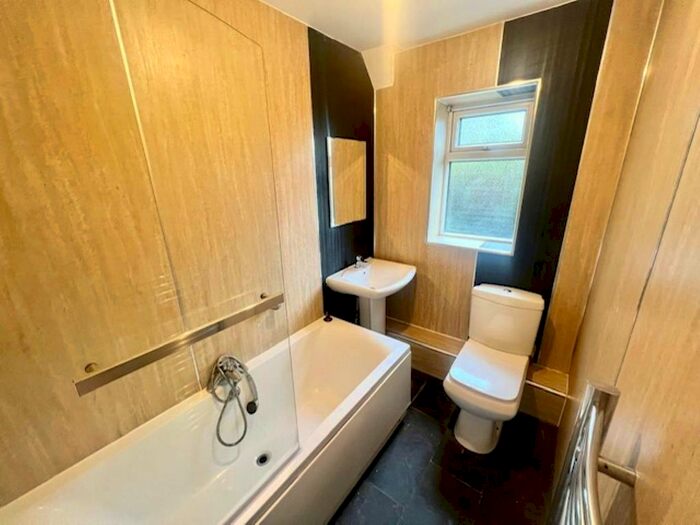 2 Bedroom Flat To Rent In Cavendish Court, Cavendish Road, Barnsley, S75