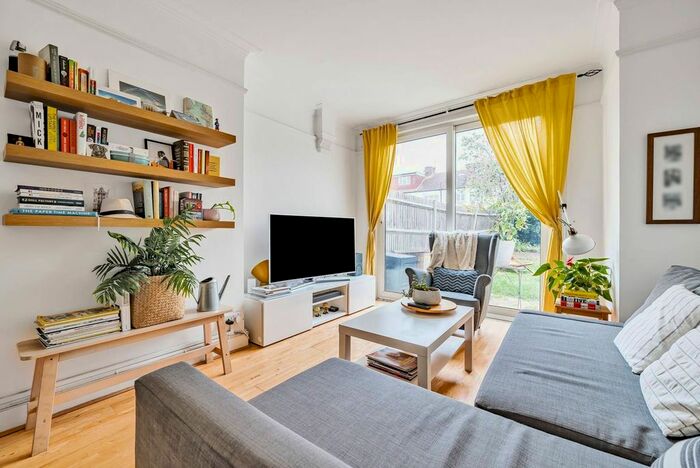 3 Bedroom Flat To Rent In Cecil Road, Acton, London, W3