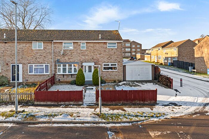 3 Bedroom Semi Detached House For Sale In Whiteford Drive, Kettering, NN15