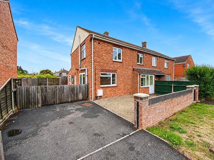 3 Bedroom Semi-Detached House For Sale In Pembroke Road, Melksham, SN12