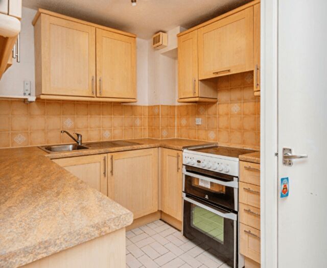 1 Bedroom Terraced House To Rent In Waverley Court, Woking, GU22