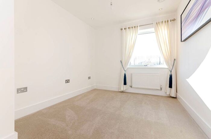 2 Bedroom Flat To Rent In Station View, Guildford, GU1