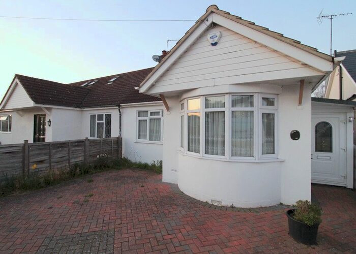 3 Bedroom Detached Bungalow To Rent In Station Crescent, Ashford, TW15