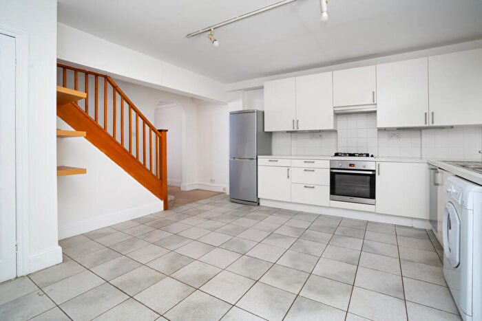 2 Bedroom Apartment To Rent In Calabria Road, Highbury, London, N5