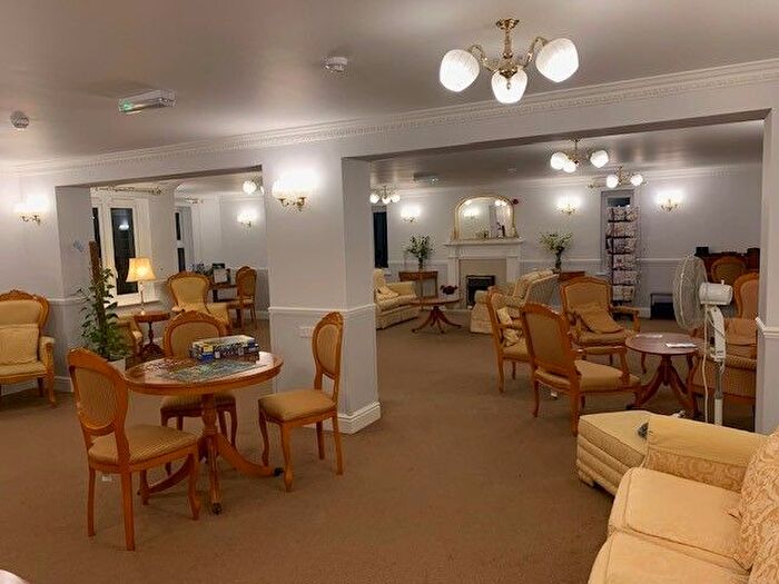1 Bedroom Flat For Sale In Flat, Coachman Court, Ashingdon Road, Rochford, Essex, SS4