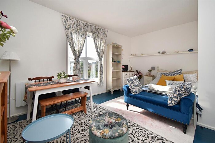 1 Bedroom Flat For Sale In Laton Road, Hastings, TN34