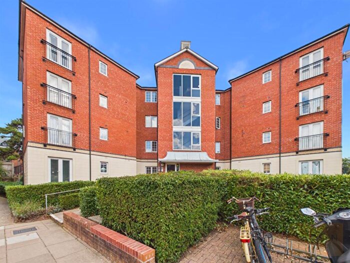 2 Bedroom Flat To Rent In Great Western Road, Gloucester, GL1
