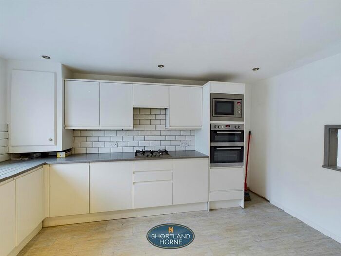 3 Bedroom End Of Terrace House To Rent In Weston Close, Warwick, CV34