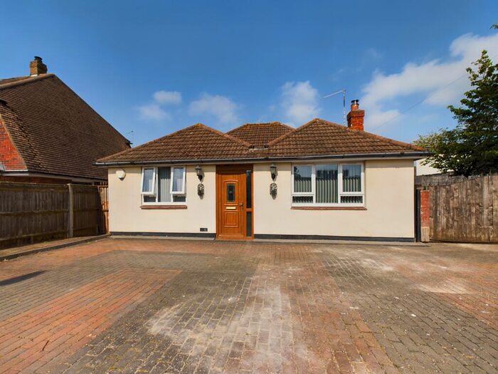 3 Bedroom Bungalow To Rent In New Lane, Havant, PO9