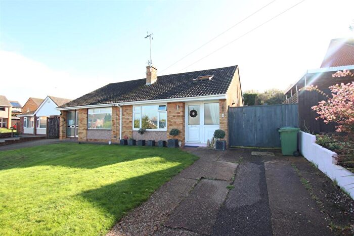 3 Bedroom Semi-Detached Bungalow For Sale In Walton Road, Broadfields, Exeter, EX2
