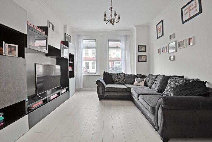 3 Bedroom Terraced House For Sale In Silverleigh Road, Thornton Heath, CR7