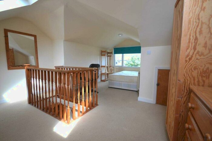 5 Bedroom Terraced House To Rent In Donnington Road, Reading, Berkshire, RG1