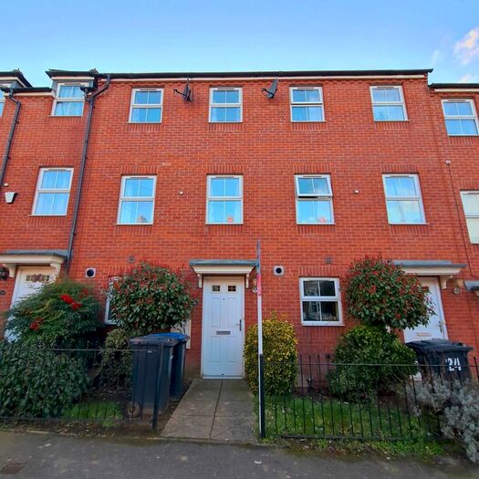 4 Bedroom Town House To Rent In Lathkill Street, Market Harborough, LE16