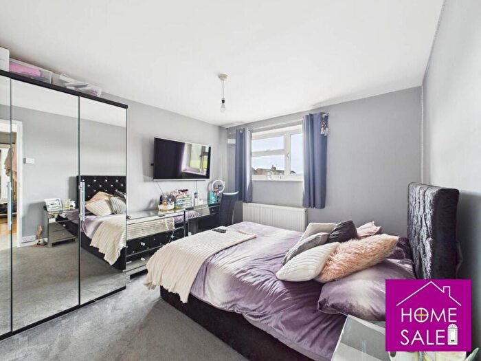 3 Bedroom Terraced House For Sale In Chipsey Avenue, Bugbrooke, NN7