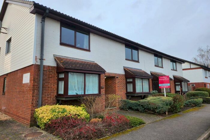 1 Bedroom Apartment To Rent In Bedroom Property In Godalming, GU7