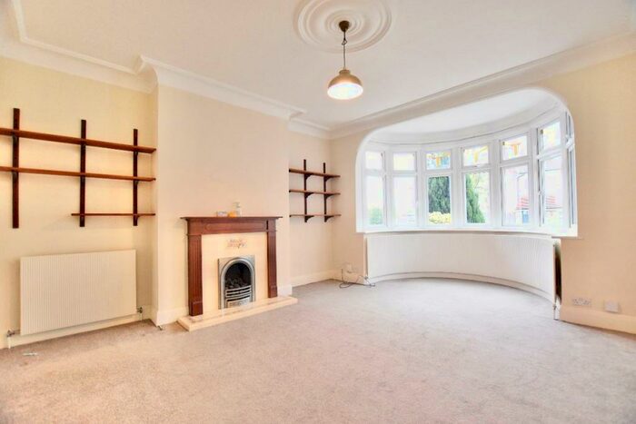 5 Bedroom Terraced House To Rent In Hillington Gardens, IG8