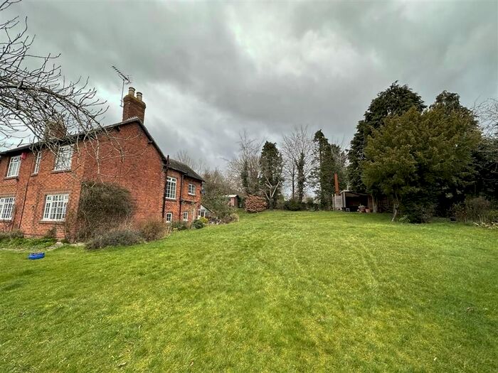 4 Bedroom Detached House For Sale In Lower Street, Doveridge, Ashbourne, DE6