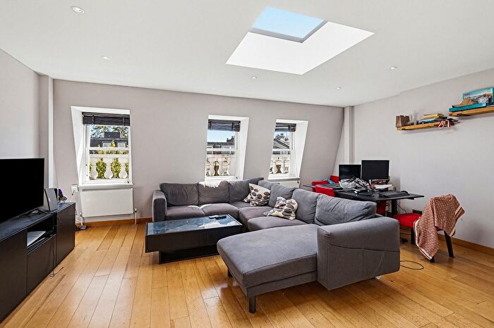 3 Bedroom Flat To Rent In Penywern Road, Earls Court, SW5