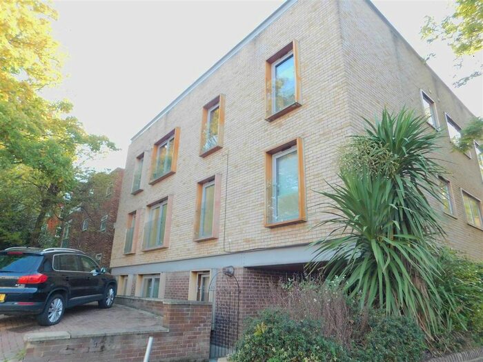1 Bedroom Flat To Rent In Kingston Hill, Kingston Upon Thames, KT2