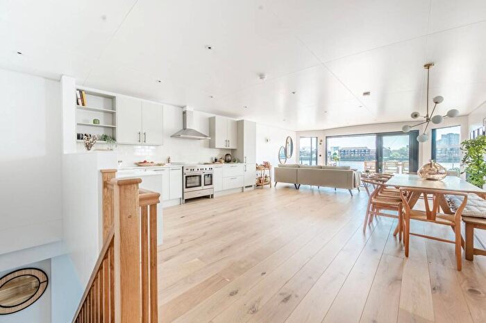 2 Bedroom House Boat To Rent In Cheyne Walk, Chelsea, London, SW10
