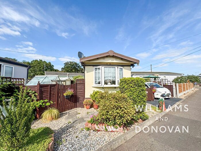 1 Bedroom Mobile/park Home For Sale In Hockley Park, Lower Road, Hockley, SS5