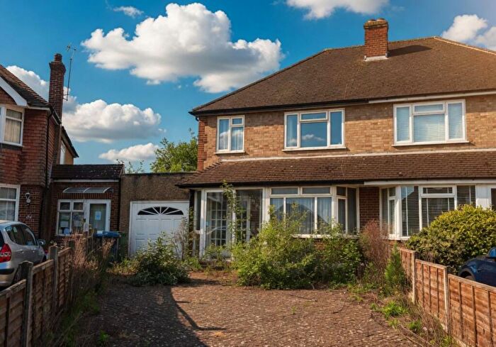 3 Bedroom Semi-Detached House For Sale In Cumberland Drive, Chessington, Surrey, KT9