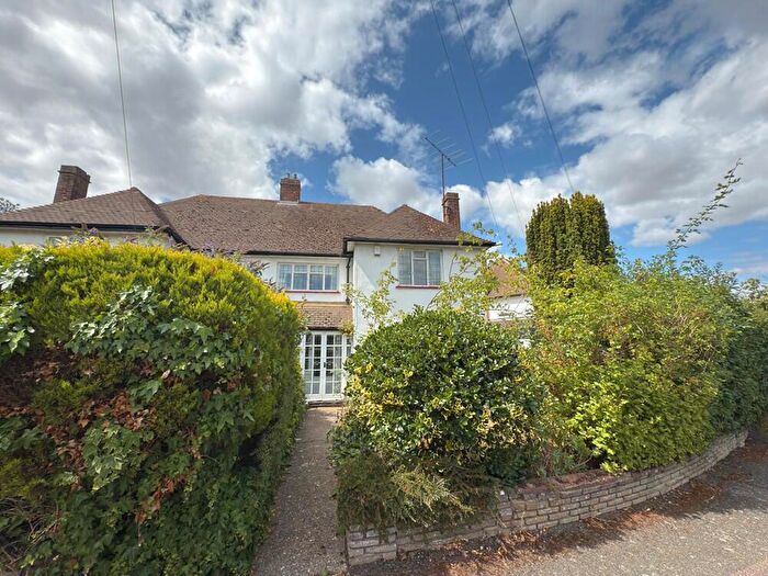 3 Bedroom Semi-Detached House For Sale In Poplar Avenue, Bedford, MK41