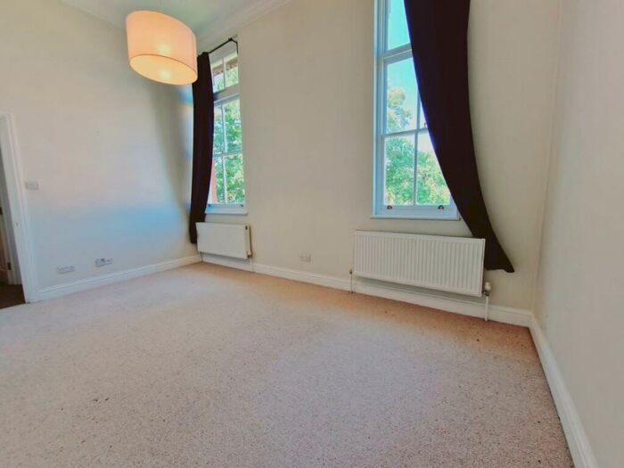 2 Bedroom Flat To Rent In Pennington Drive, N21