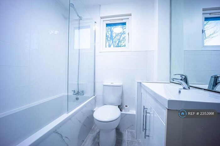 2 Bedroom End Of Terrace House To Rent In Hampstead Close, London, SE28
