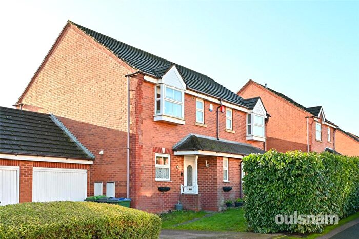3 Bedroom Semi Detached House For Sale In Arthur Harris Close, Smethwick, West Midlands, B66