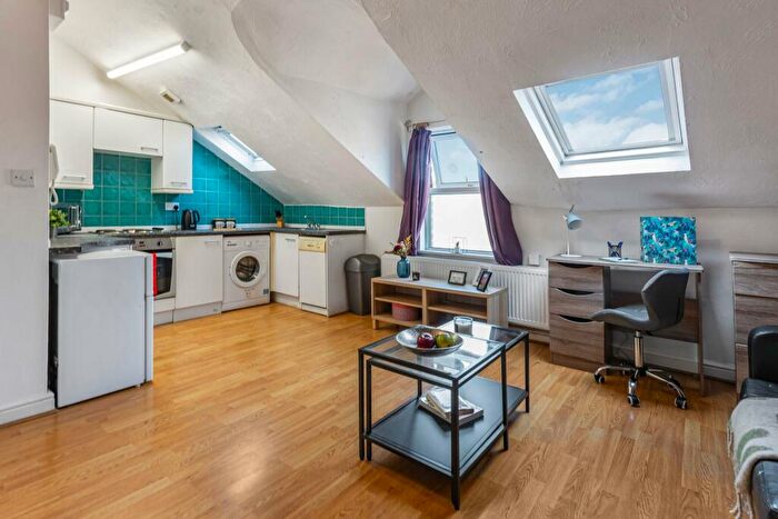 1 Bedroom Flat To Rent In Moor View, Leeds, LS6