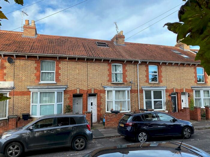 3 Bedroom Town House To Rent In Clarence Street, Taunton, TA1