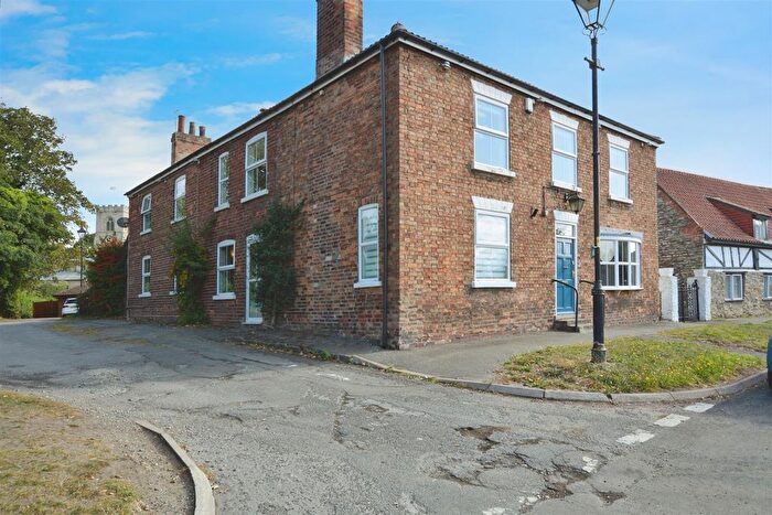 4 Bedroom Detached House For Sale In The Green, Scotter, DN21